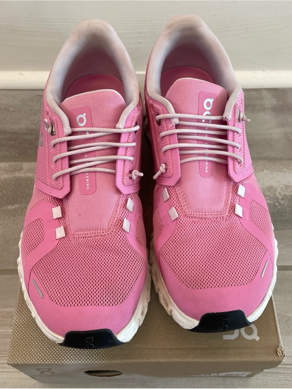 On Running Women's Cloud 6 Raspberry/White Women’s 8.5 Tennis Shoes - Picture 6 of 12